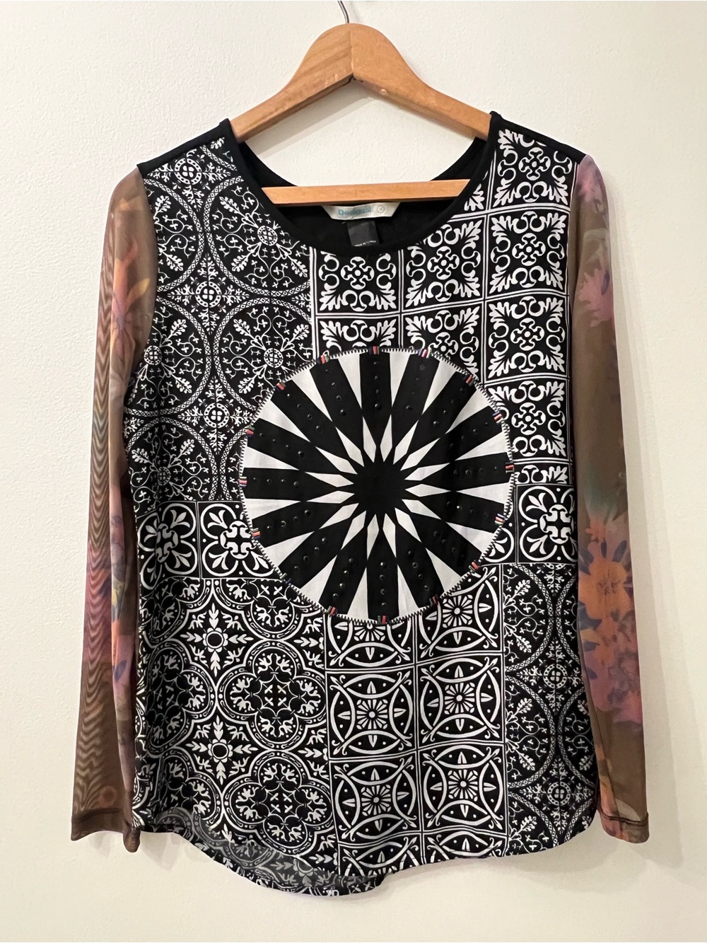 Desigual Long-Sleeve Top small